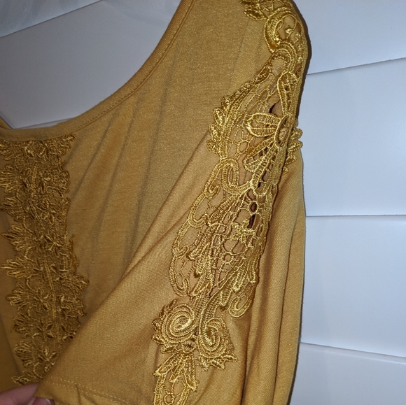 Blouse - Picture 2 of 3